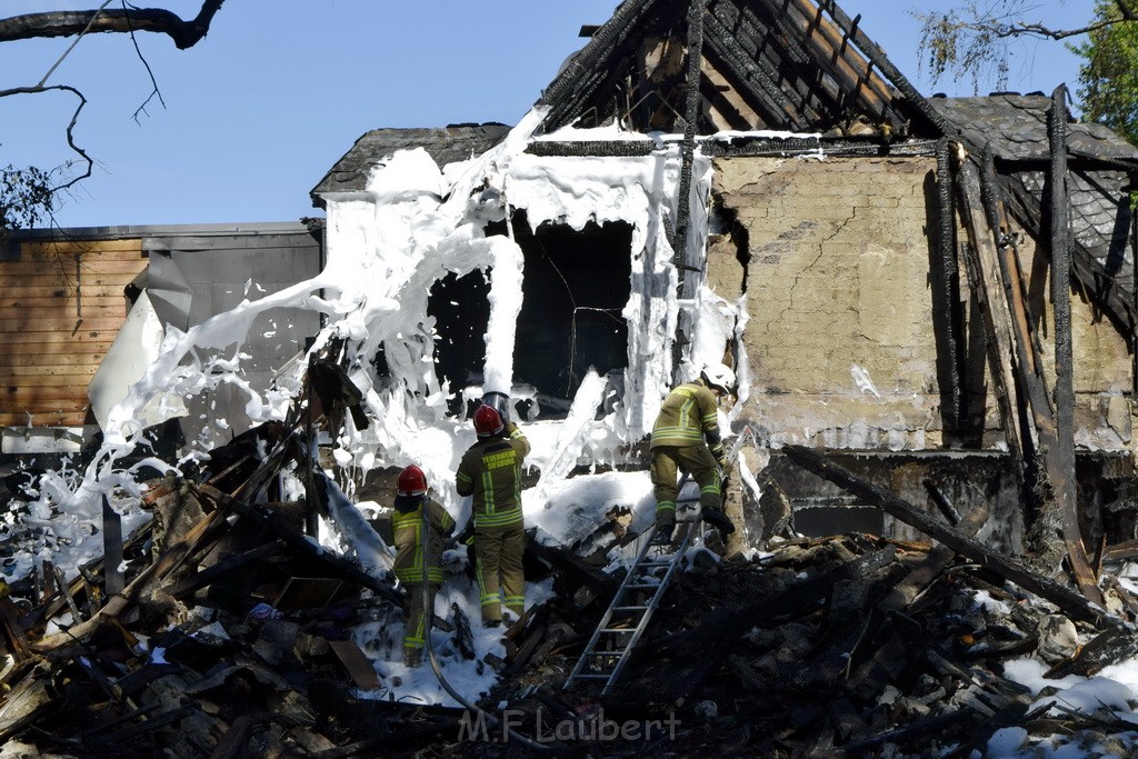 Grossfeuer Einfamilienhaus Siegburg Muehlengrabenstr P1399.JPG - Miklos Laubert